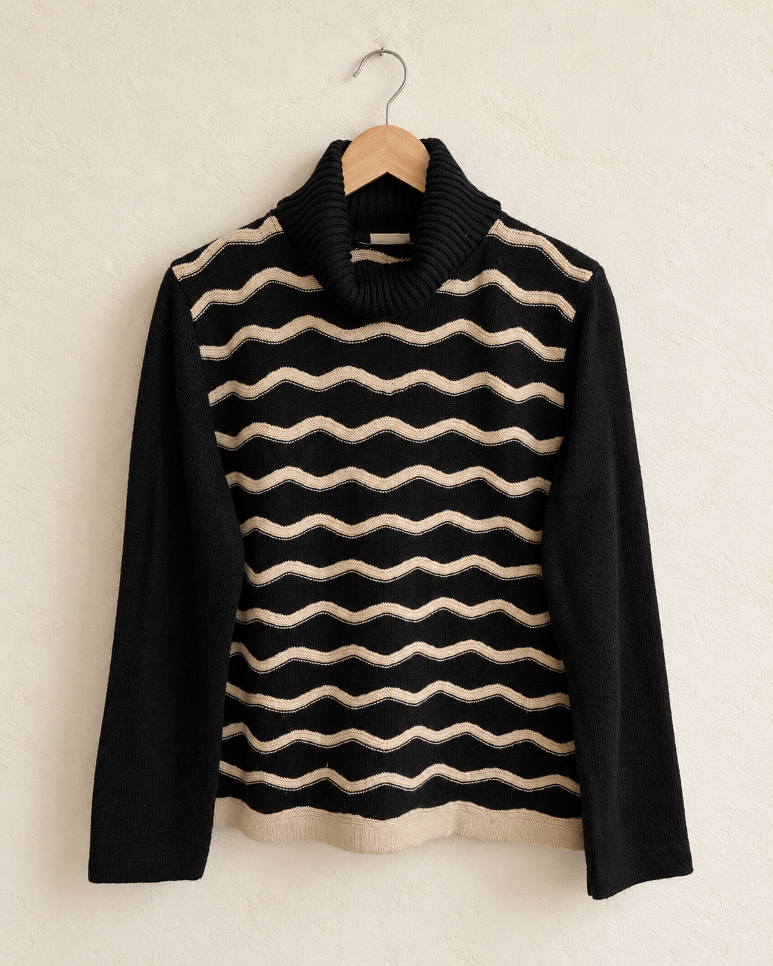 Black wavy turtleneck (m/l)