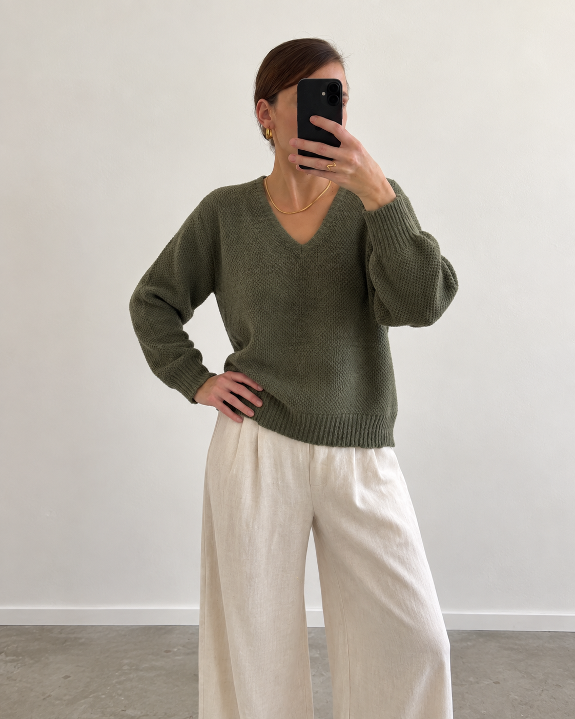 Olive V-neck knit sweater (m/l)