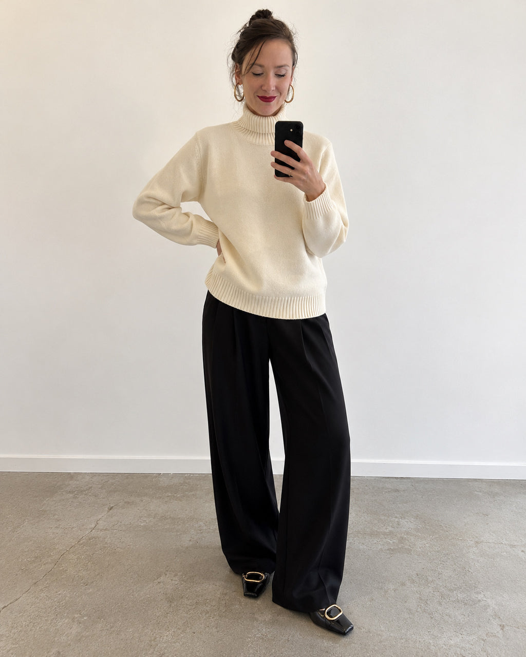 Cream turtleneck sweater (L)