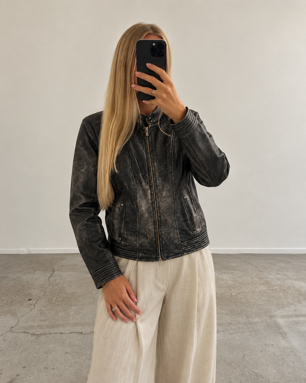 Black leather jacket (m)