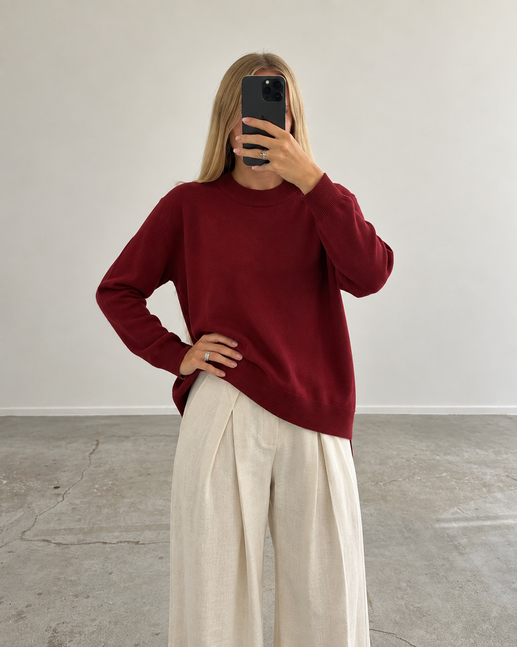 Burgundy knit sweater (m/l)