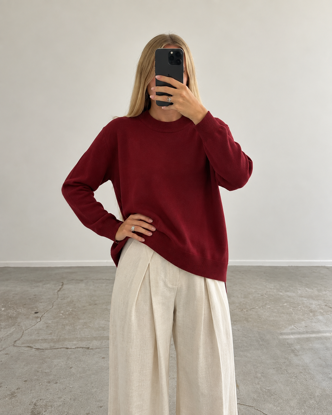 Burgundy knit sweater (m/l)