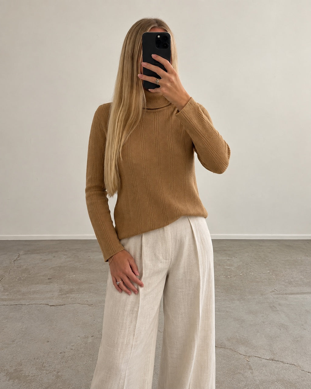 Caramel ribbed turtleneck sweater (xs)