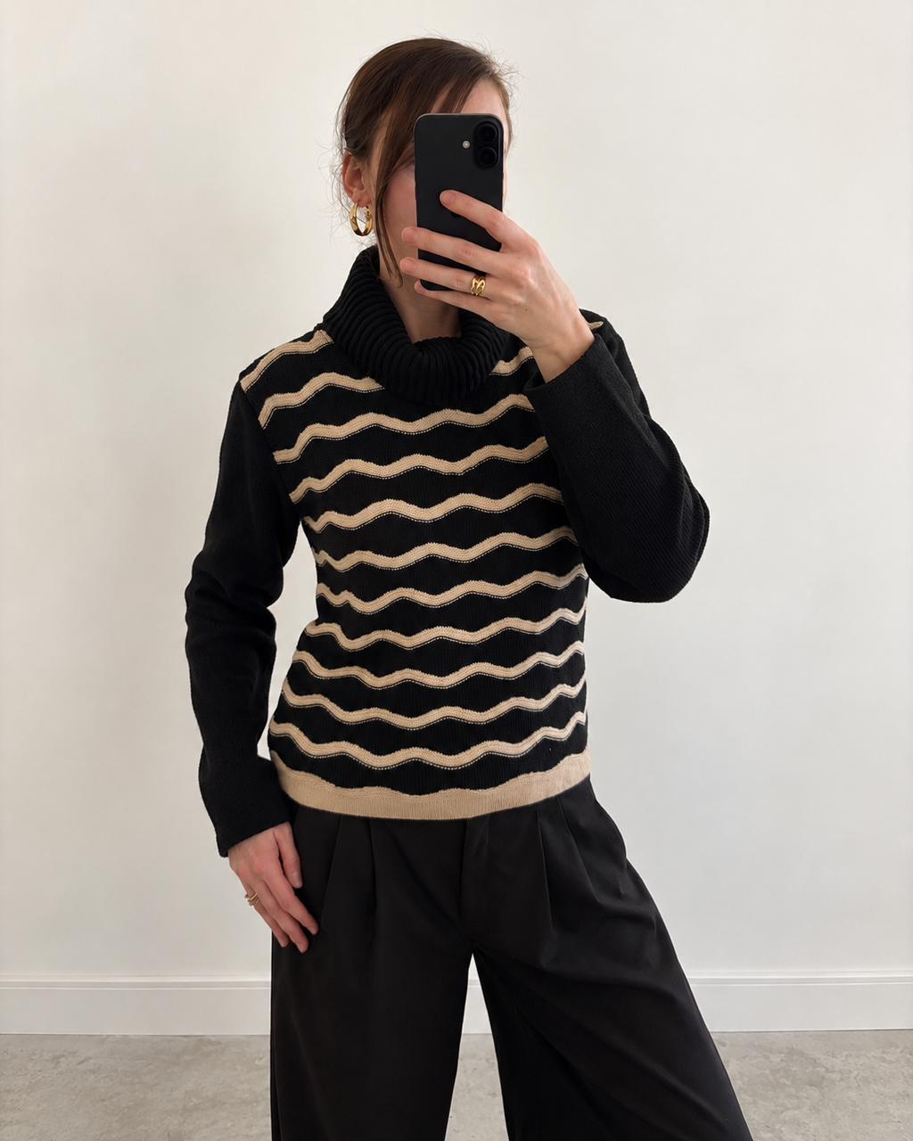 Black wavy turtleneck (m/l)