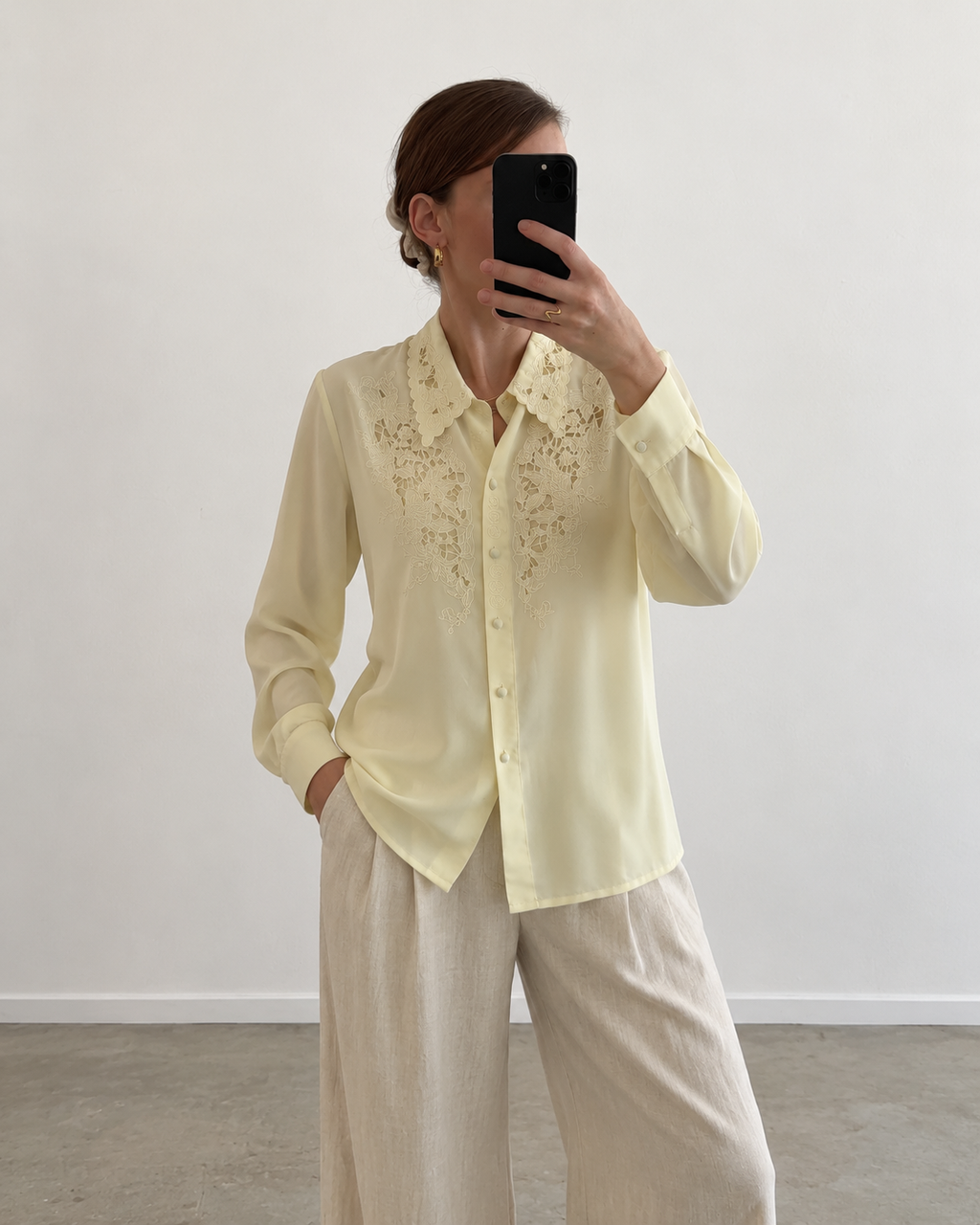 Butter yellow lace blouse (m/l)