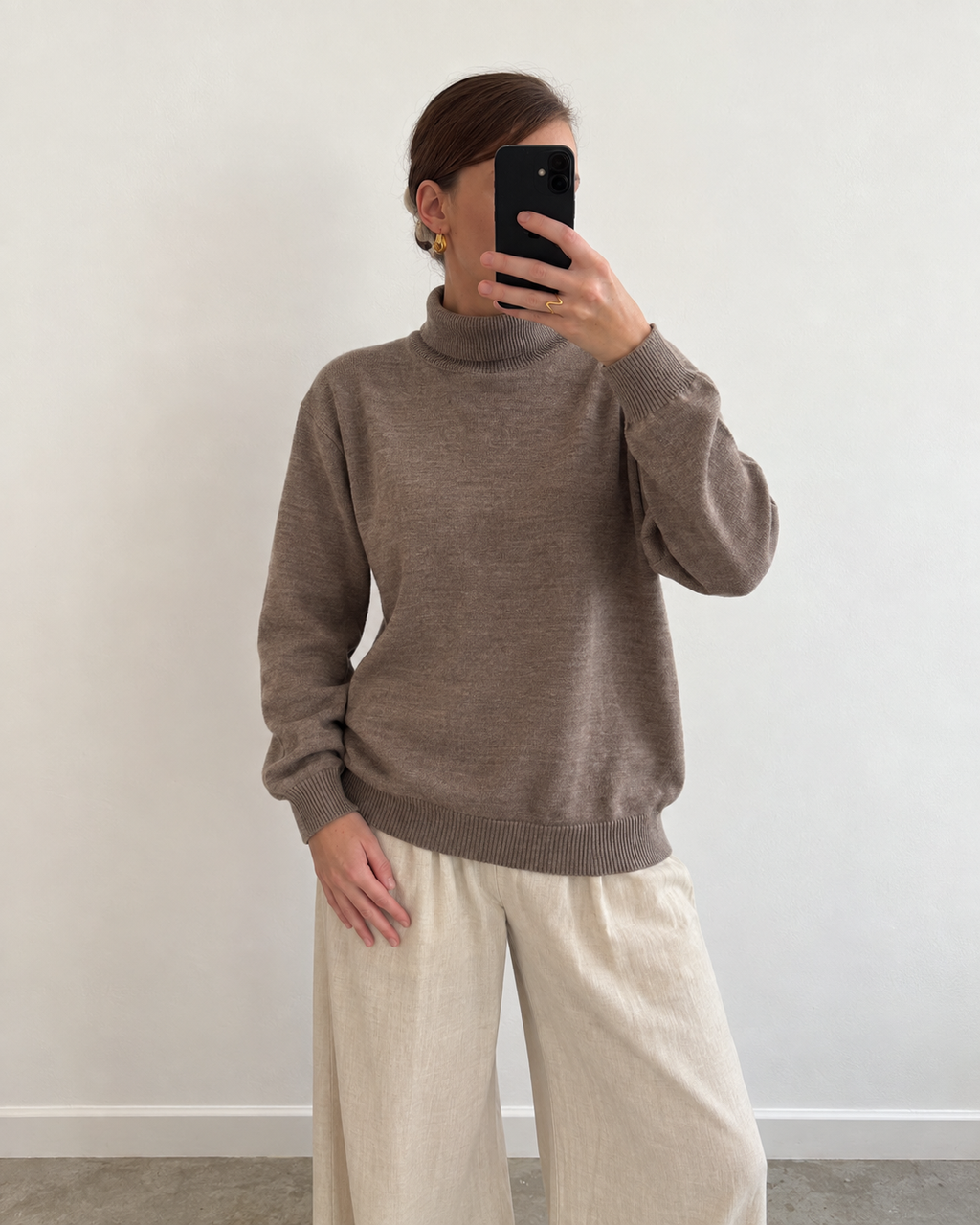 Taupe turtleneck sweater (m)