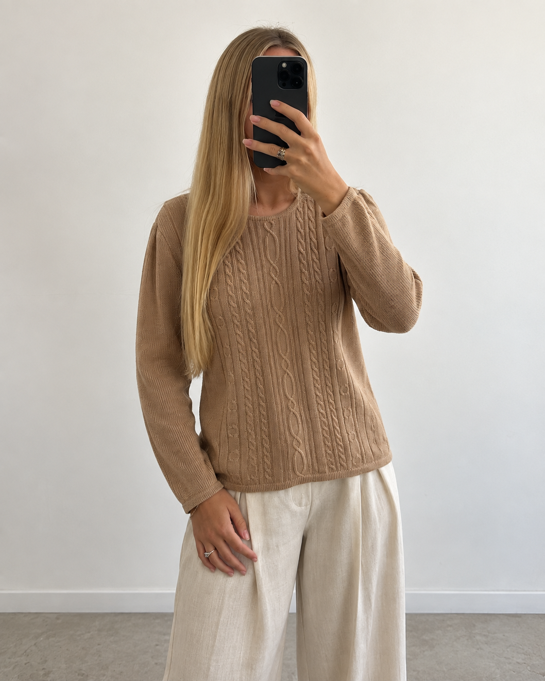 Fine beige cable knit (m)