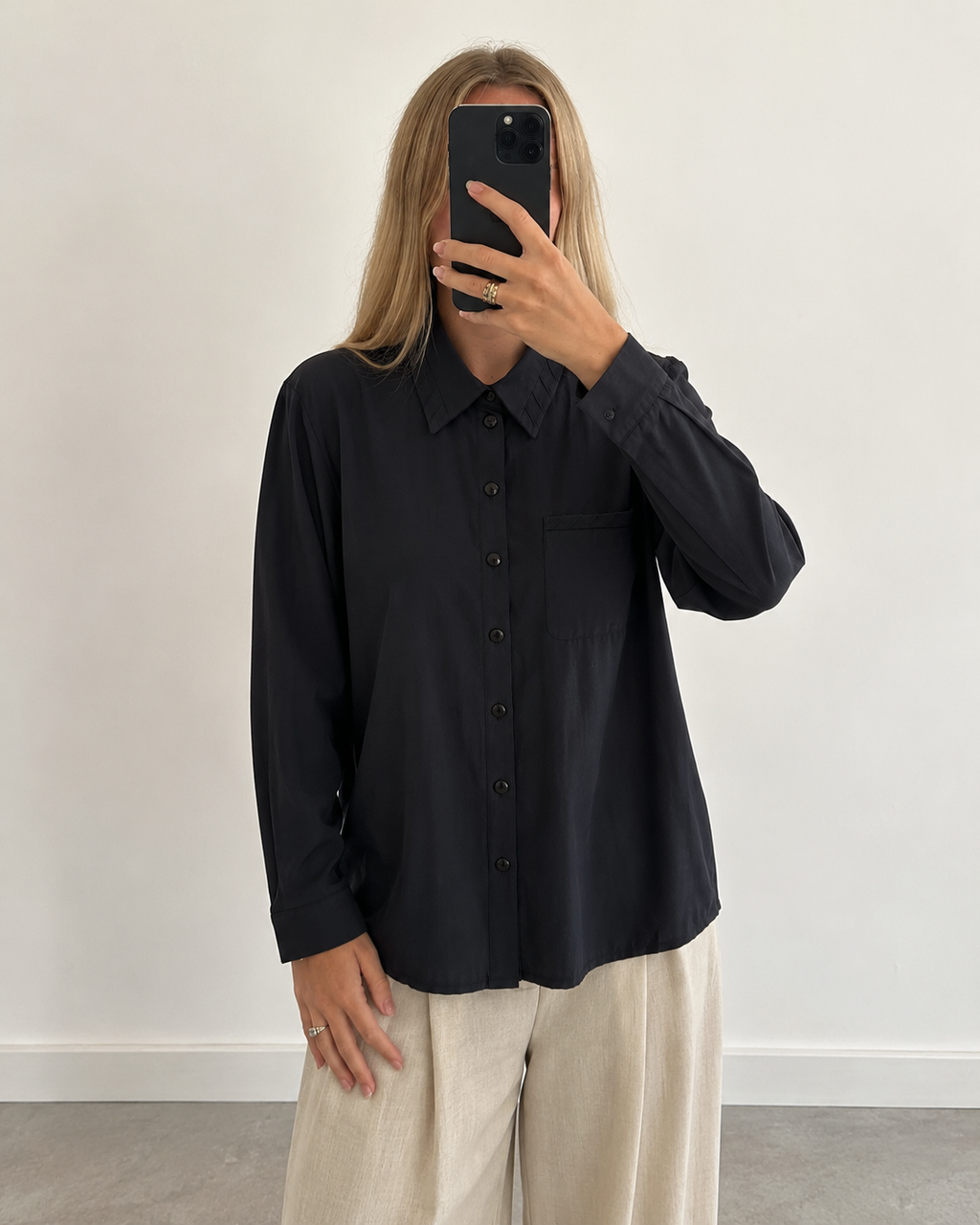 Black blouse (L)