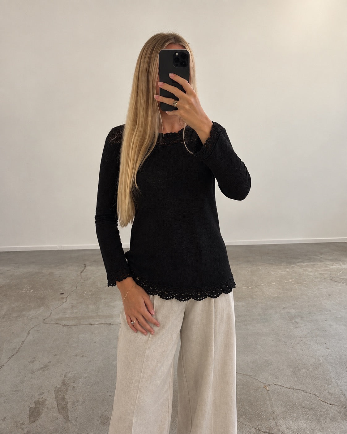 Black crochet top (s/m)